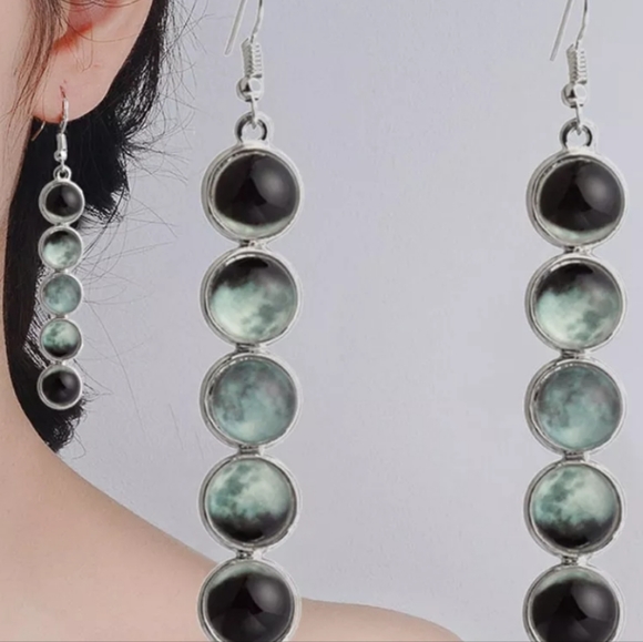 Perfect all Moon Fazes Earrings glow in dark - Picture 3 of 7